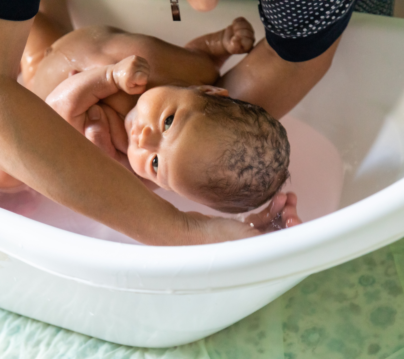 Guide to Safe, Soothing, and Bonding Newborn Bathtime